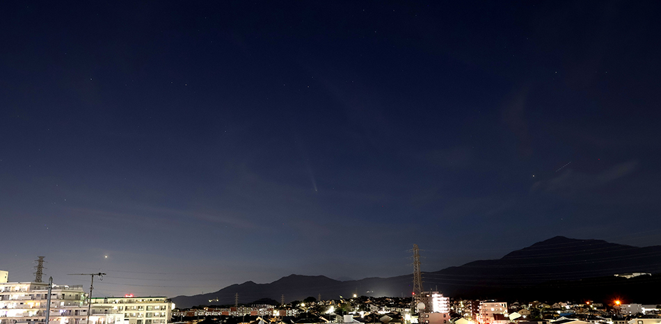 金星と富士山、大山に彗星